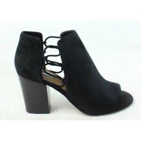 Tahari Shoes - Tahari TA-Post Black Peep Toe Classic Pumps